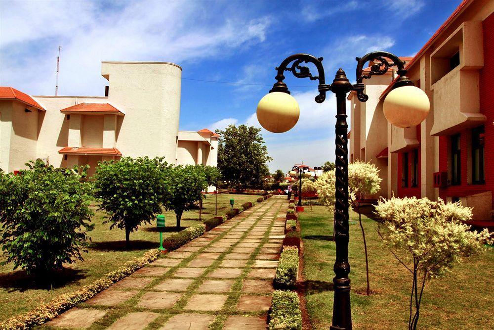 Naturoville Ayurvedic And Yoga Retreat Rishikesh Exterior photo