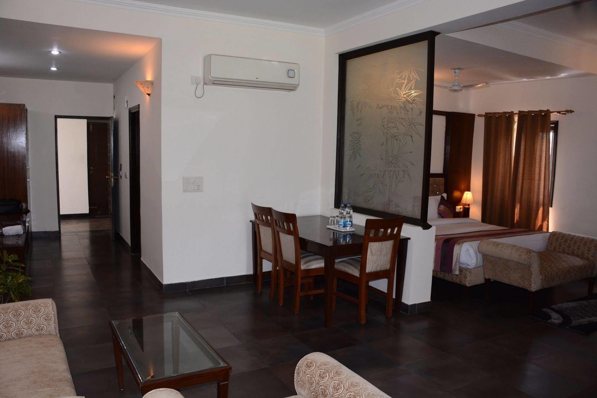 Naturoville Ayurvedic And Yoga Retreat Rishikesh Exterior photo