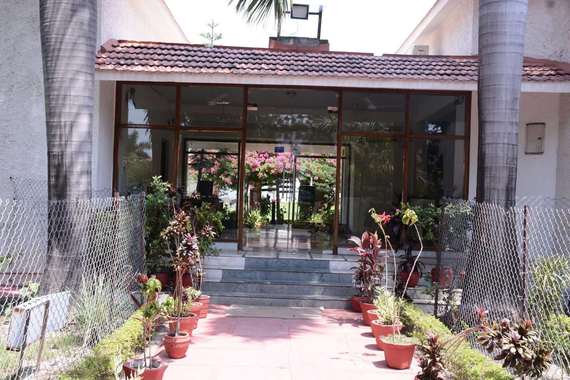 Naturoville Ayurvedic And Yoga Retreat Rishikesh Exterior photo