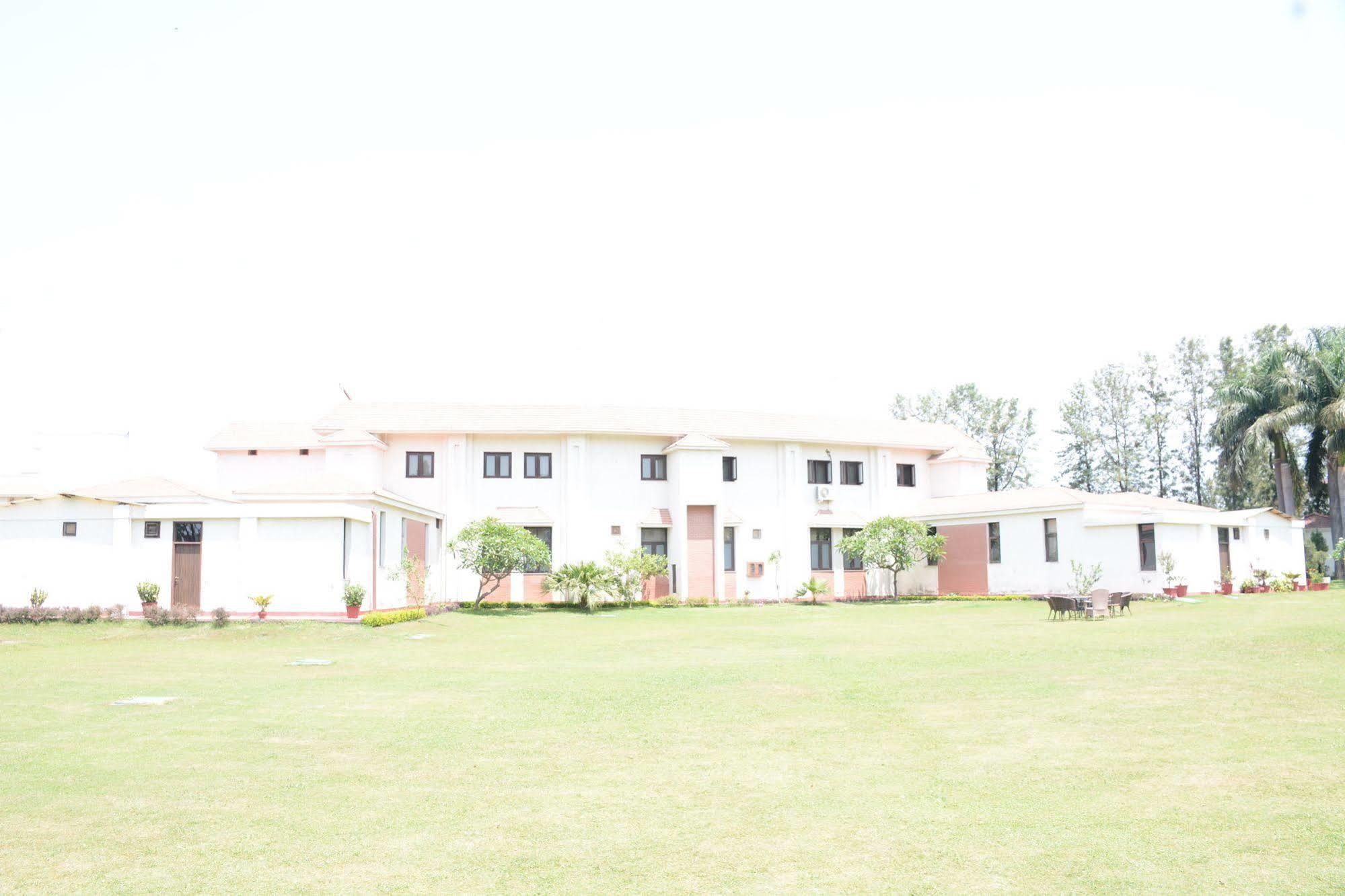Naturoville Ayurvedic And Yoga Retreat Rishikesh Exterior photo
